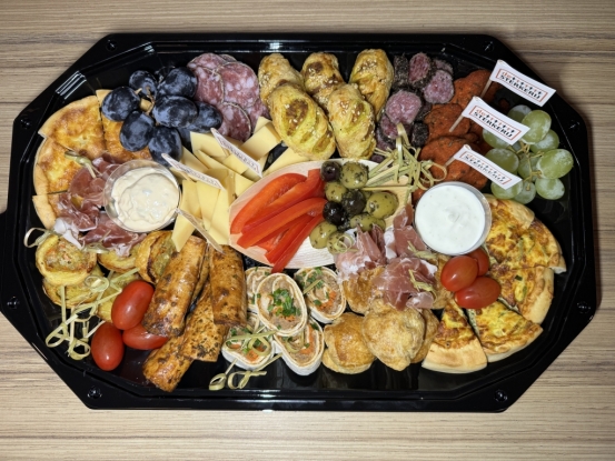 Foto van Borrel & Bites Hapjesschaal                                                                                        24 uur van tevoren bestellen in verband met het voorbereiden en bestellen van de producten !