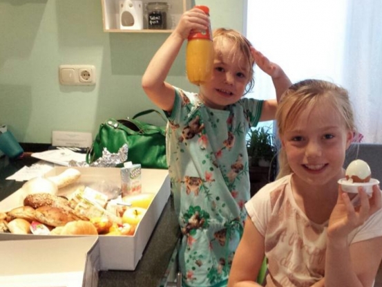 Foto van Kinder ontbijt Foto van Kinder ontbijt